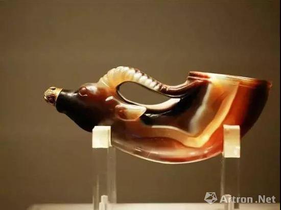 唐 鑲金獸首瑪瑙杯